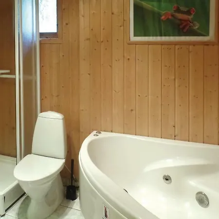 Four Bedroom Holiday Lyngdal With Sea View 02 度假居 莫伊